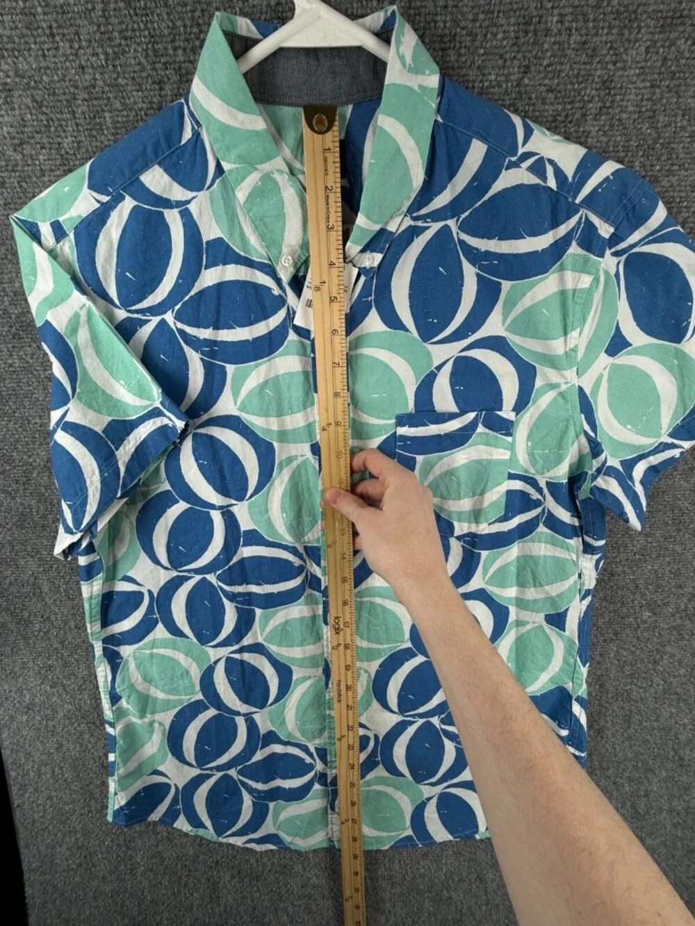 NWT J Crew Men Large Blue Geometric Beach Theme Short Sleeve Button Up Shirt